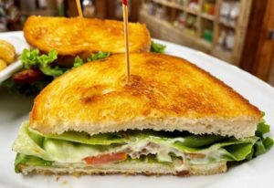 Lunch BLT